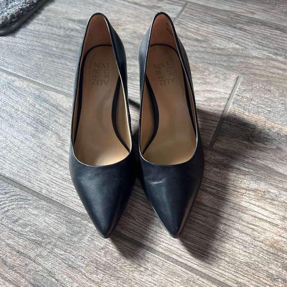 Naturalizer Everly Black Leather Pumps 7W - Picture 2 of 7